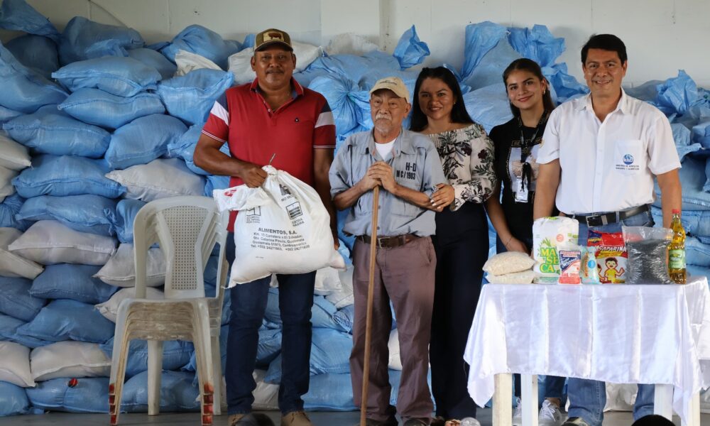 Realizan Entrega de Alimentos a Familias de Escasos Recursos de Micro ...