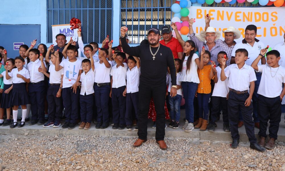 Alcalde Municipal Hace Entrega de Nuevas Aulas Completamente Equipadas ...